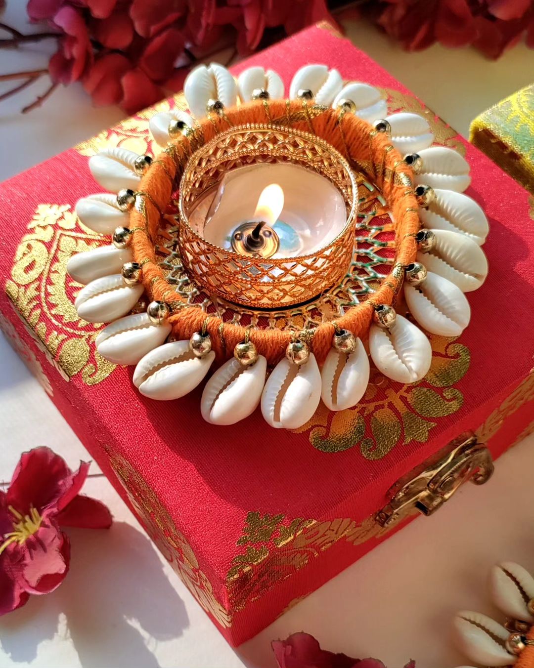 Shell Diya Gift Hamper