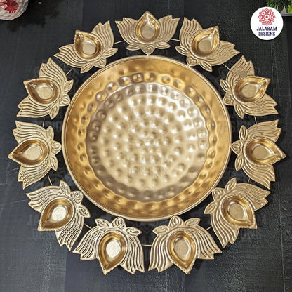 Lotus diya urli