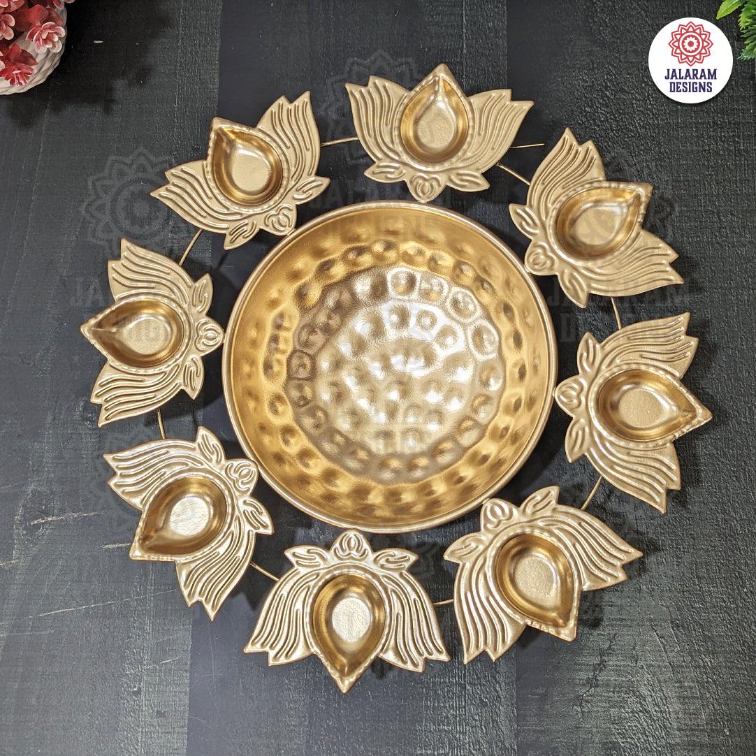 Lotus diya urli